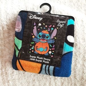 HOT TOPIC STITCH CANDY  SUPER  PLUSH THROW BLANKET